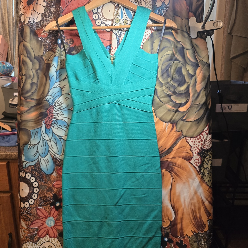 Elegant BEBE Bodycon Teal Sleeveless Dress